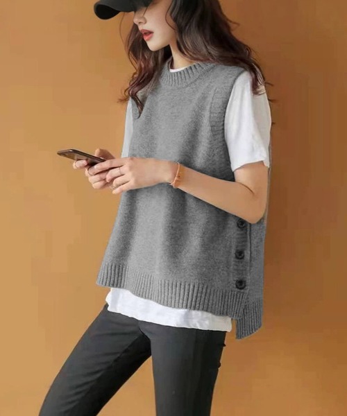 DRESS PLUS(ドレスプラス)の「サイドボタンスリットニットベスト(ベスト・レディース・ベージュ/グレー/ブラック・フリー)」の3枚目の写真