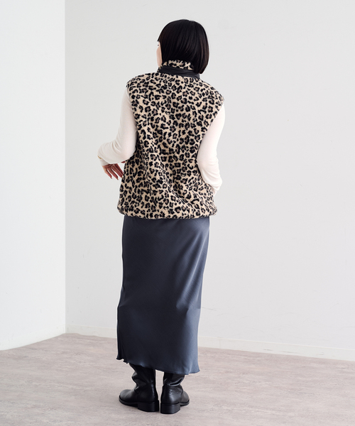 U by SPICK&SPAN（ユーバイスピックアンドスパン）の「TAION / タイオン MOUNTAIN BOA FLEECE HIGH NECK VEST（ブルゾン・レディース・ベージュ/ブラウン・MEDIUM）」の4枚目の写真