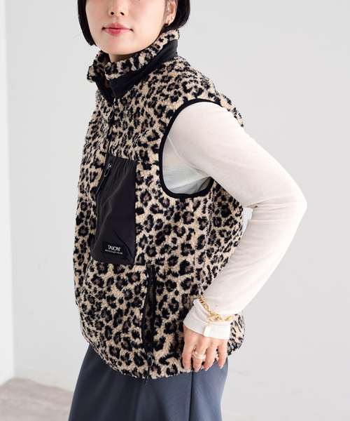 U by SPICK&SPAN（ユーバイスピックアンドスパン）の「TAION / タイオン MOUNTAIN BOA FLEECE HIGH NECK VEST（ブルゾン・レディース・ベージュ/ブラウン・MEDIUM）」の6枚目の写真