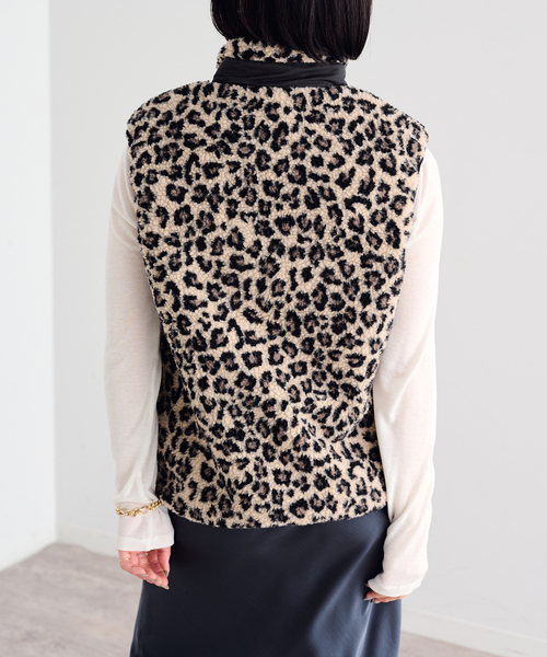 U by SPICK&SPAN（ユーバイスピックアンドスパン）の「TAION / タイオン MOUNTAIN BOA FLEECE HIGH NECK VEST（ブルゾン・レディース・ベージュ/ブラウン・MEDIUM）」の7枚目の写真