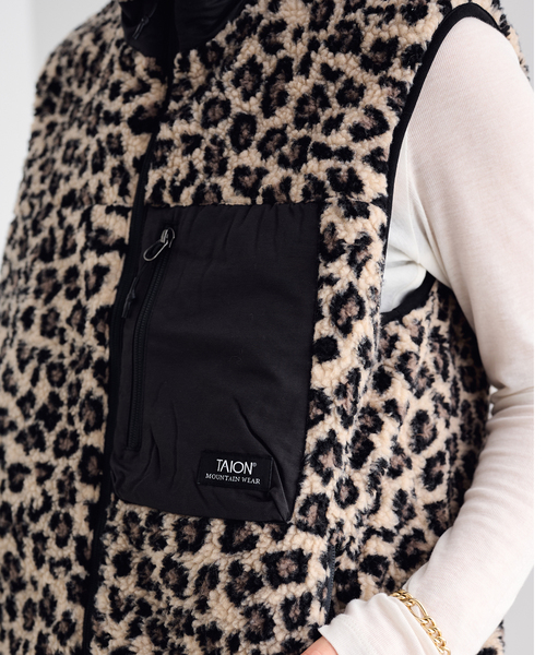 U by SPICK&SPAN（ユーバイスピックアンドスパン）の「TAION / タイオン MOUNTAIN BOA FLEECE HIGH NECK VEST（ブルゾン・レディース・ベージュ/ブラウン・MEDIUM）」の10枚目の写真