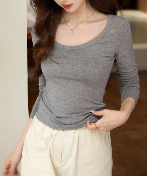 Bifrost(ビフレスト)の「U ネック長袖Tシャツ(Tシャツ/カットソー・レディース・ホワイト/ブラック/ブラウン/グレー・FREE)」の3枚目の写真
