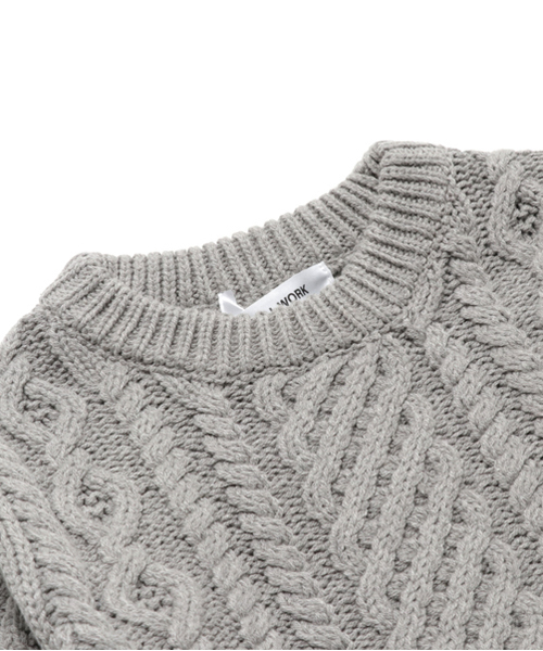 GLOBAL WORK（グローバルワーク）の「【キッズ】アラエル3ゲージケーブルニットプルオーバー/727285（ニット/セーター・キッズ・グレー/ホワイト・SMALL/LARGE/MEDIUM/X-LARGE）」の4枚目の写真
