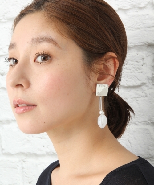 LEPSIM(レプシィム)の「ボリュームクリアイヤリング 760797(イヤリング・レディース・ゴールド/ホワイト/シルバー・ONE SIZE)」の1枚目の写真