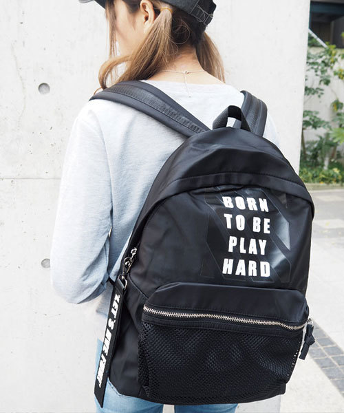 SPIGA(スピーガ)の「ロゴ入りナイロンリュック(バックパック/リュック・レディース・ブラック/グレー・FREE)」の2枚目の写真