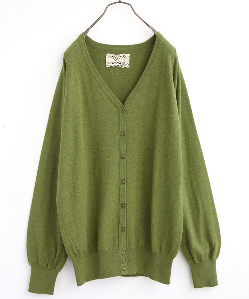 n'OrLABEL（ノアールレーベル）の「『シンプルVネックカーデ』（カーディガン/ボレロ・レディース・チャコールグレー/ブラック/アッシュブラウン/ネイビー/レッド/カーキ/杢グレー/グリーン系その他/ブルー系その他/レッド系その他/ロイヤルブルー/ワイン/ターメリック/コーラルピンク/オートミール/ブルー系その他2/スモークピンク/ライトブルー/イエロー/スカイブルー/オレンジ系その他/ラベンダー/マジェンタ/グレイッシュブルー・1/2）」の6枚目の写真