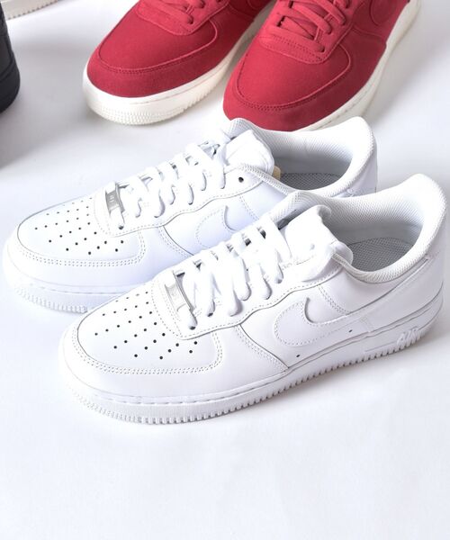 NIKE(ナイキ)の「NIKE: AIR FORCE 1 07(スニーカー・メンズ・ホワイト/ブラック・6/8/9/7)」の1枚目の写真