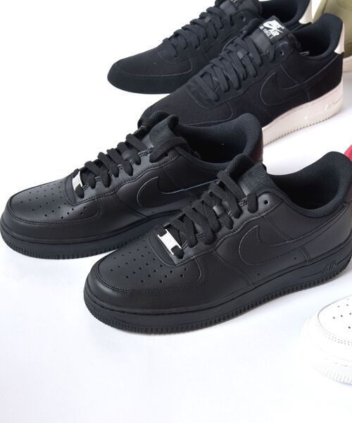 NIKE(ナイキ)の「NIKE: AIR FORCE 1 07(スニーカー・メンズ・ホワイト/ブラック・6/8/9/7)」の2枚目の写真