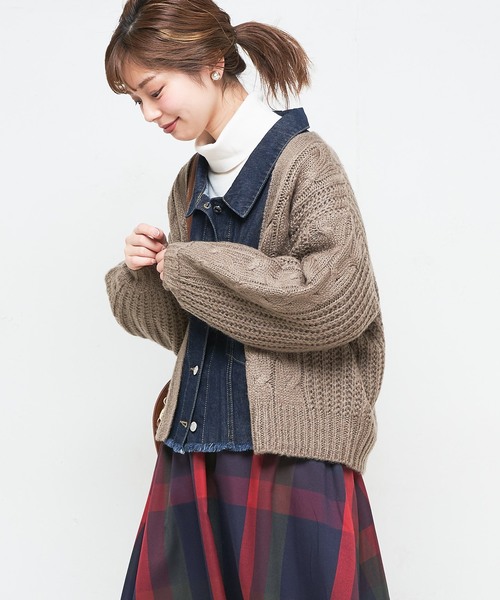 natural couture（ナチュラルクチュール）の「ケーブル柄カーデ（カーディガン/ボレロ・レディース・イエロー/アイボリー/ボルドー/モカ・FREE）」の2枚目の写真