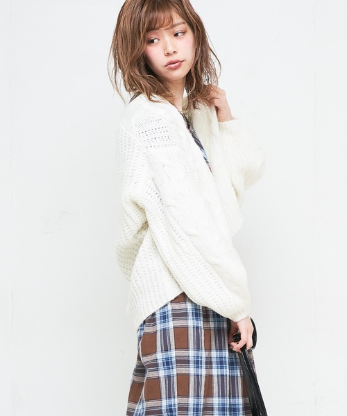 natural couture（ナチュラルクチュール）の「ケーブル柄カーデ（カーディガン/ボレロ・レディース・イエロー/アイボリー/ボルドー/モカ・FREE）」の6枚目の写真