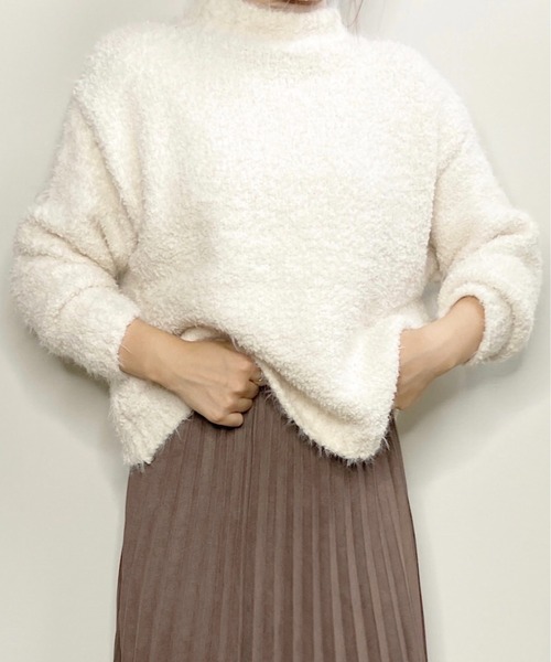 shopnikoniko(ショップニコニコ)の「フェザーモールモックネックニット(ニット/セーター・レディース・ブルー/グレイッシュベージュ/アイボリー/パープル・フリー)」の9枚目の写真