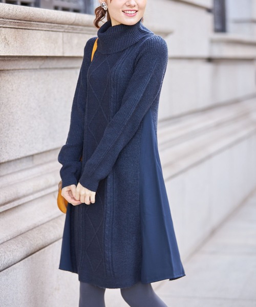 tocco closet(トッコ クローゼット)の「異素材切り替えタートルネックケーブル編みニットワンピース(ワンピース)」|ネイビー