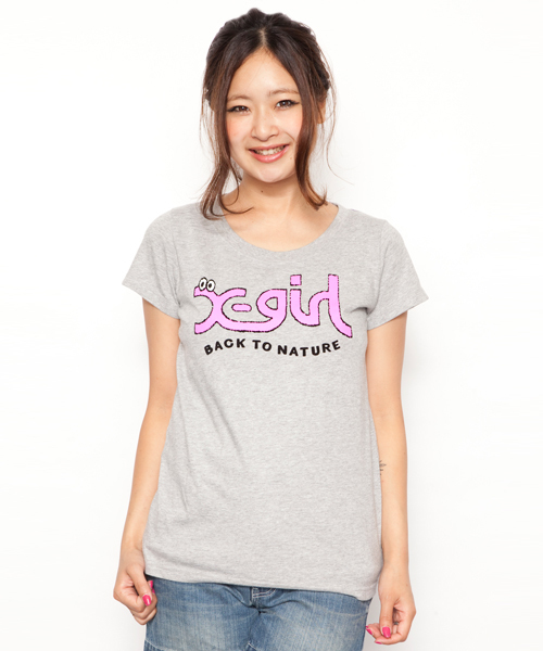 X-girl（エックスガール）の「CATERPILLAR LOGO S/S TEE（Tシャツ/カットソー・レディース・ホワイト/ブラック/アッシュグレー/オレンジ・2/1）」の4枚目の写真