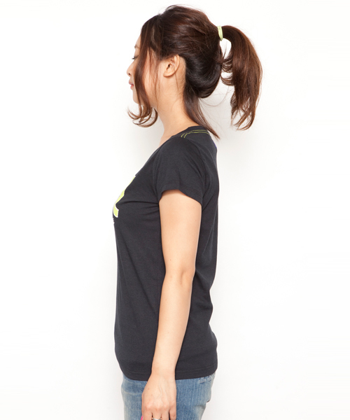 X-girl（エックスガール）の「CATERPILLAR LOGO S/S TEE（Tシャツ/カットソー・レディース・ホワイト/ブラック/アッシュグレー/オレンジ・2/1）」の5枚目の写真