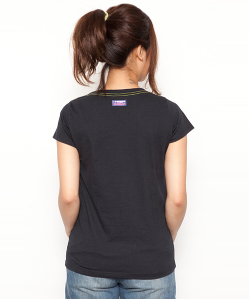 X-girl（エックスガール）の「CATERPILLAR LOGO S/S TEE（Tシャツ/カットソー・レディース・ホワイト/ブラック/アッシュグレー/オレンジ・2/1）」の6枚目の写真