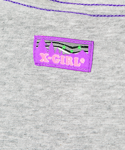 X-girl（エックスガール）の「CATERPILLAR LOGO S/S TEE（Tシャツ/カットソー・レディース・ホワイト/ブラック/アッシュグレー/オレンジ・2/1）」の11枚目の写真