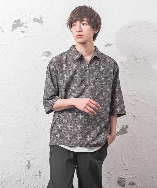 MinoriTY（マイノリティ）の「ハーフZIPシャツ/ワイドスリーブ/バティック（シャツ/ブラウス・メンズ・ブルーグリーン/チャコール・M/L）」の2枚目の写真