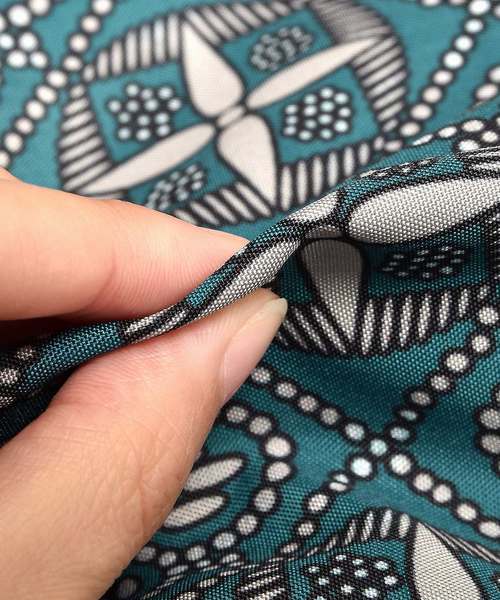 MinoriTY（マイノリティ）の「ハーフZIPシャツ/ワイドスリーブ/バティック（シャツ/ブラウス・メンズ・ブルーグリーン/チャコール・M/L）」の3枚目の写真