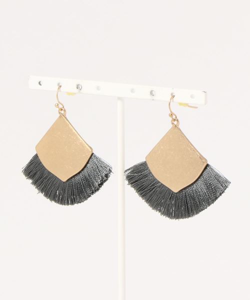 Bou Jeloud（ブージュルード）の「【WEB限定】カラーフリンジピアス（ピアス（両耳用）・レディース・ベージュ/レッド/ブルー・FREE）」の4枚目の写真