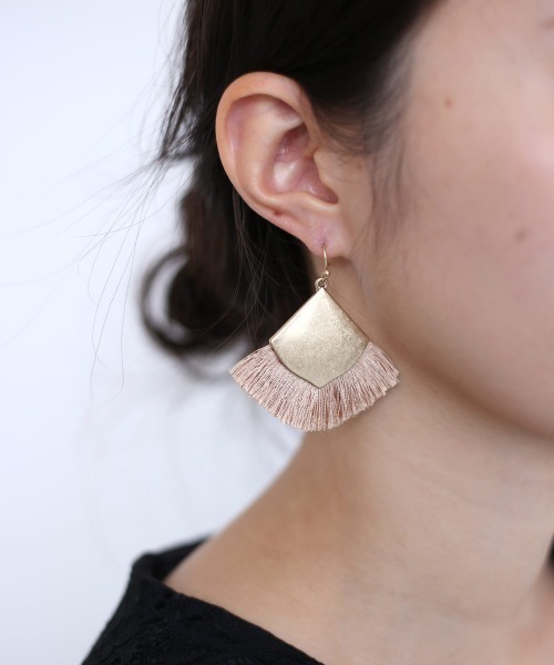 Bou Jeloud（ブージュルード）の「【WEB限定】カラーフリンジピアス（ピアス（両耳用）・レディース・ベージュ/レッド/ブルー・FREE）」の5枚目の写真