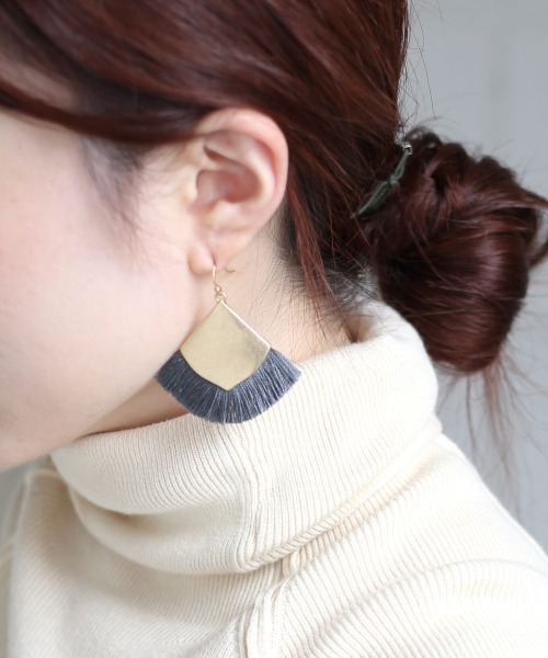 Bou Jeloud（ブージュルード）の「【WEB限定】カラーフリンジピアス（ピアス（両耳用）・レディース・ベージュ/レッド/ブルー・FREE）」の7枚目の写真