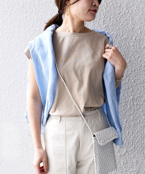 SHIPS(シップス)の「ニュアンスカラートップス◇(Tシャツ/カットソー・レディース・ブラウン/オフホワイト/オリーブ/ピンク/ダークグレー/ベージュ・ONE SIZE)」の4枚目の写真