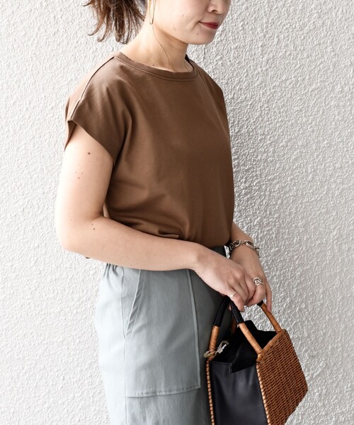 SHIPS(シップス)の「ニュアンスカラートップス◇(Tシャツ/カットソー・レディース・ブラウン/オフホワイト/オリーブ/ピンク/ダークグレー/ベージュ・ONE SIZE)」の3枚目の写真