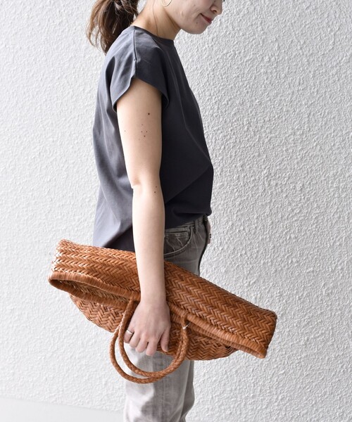 SHIPS(シップス)の「ニュアンスカラートップス◇(Tシャツ/カットソー・レディース・ブラウン/オフホワイト/オリーブ/ピンク/ダークグレー/ベージュ・ONE SIZE)」の22枚目の写真