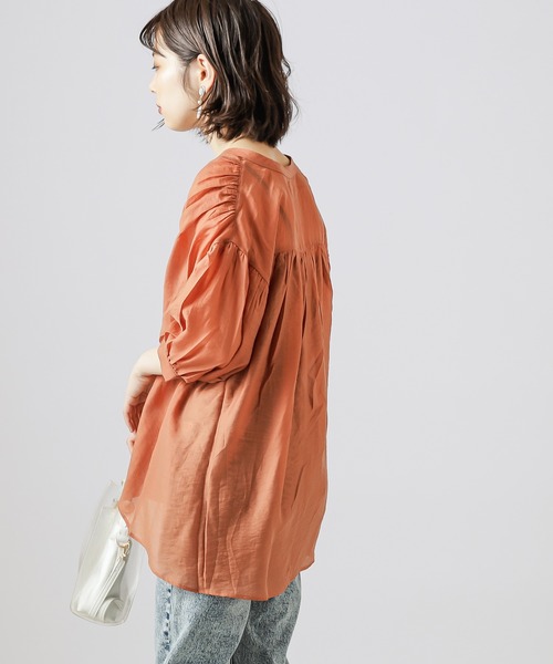 natural couture（ナチュラルクチュール）の「シアーカルゼギャザーブラウス（シャツ/ブラウス・レディース・ブラック/カーキ/アイボリー/ラベンダー/レンガ・FREE）」の5枚目の写真