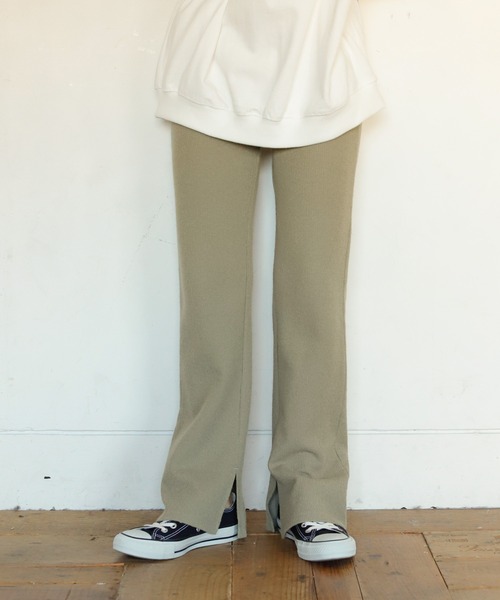 Auntie Rosa Holiday（アンティローザホリデー）の「ループテレコスリットフレアレギンスパンツ（レギンス/スパッツ・レディース・チャコールグレー/モカ/カーキ・FREE）」の3枚目の写真