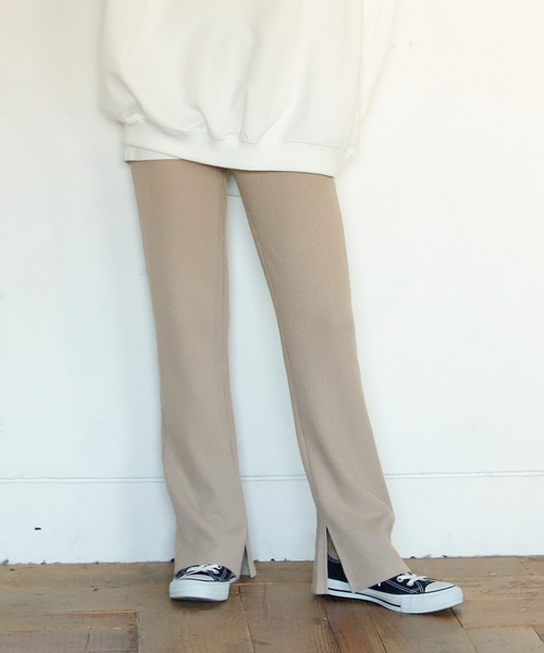 Auntie Rosa Holiday（アンティローザホリデー）の「ループテレコスリットフレアレギンスパンツ（レギンス/スパッツ・レディース・チャコールグレー/モカ/カーキ・FREE）」の2枚目の写真