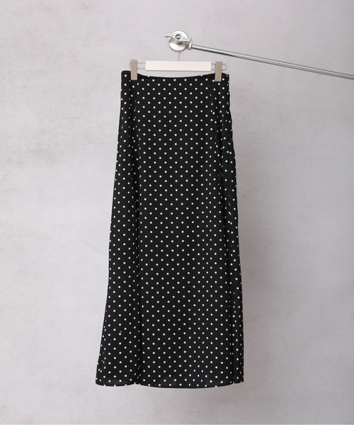 ap retro(アプレトロ)の「アソートプリントフレアロングスカート【ZOZO限定アイテム】(スカート・レディース・ブラック/ベージュ/オフホワイト/ホワイト系その他/ブラック系その他/ブラック系その他2/ホワイト系その他2・FREE)」の12枚目の写真