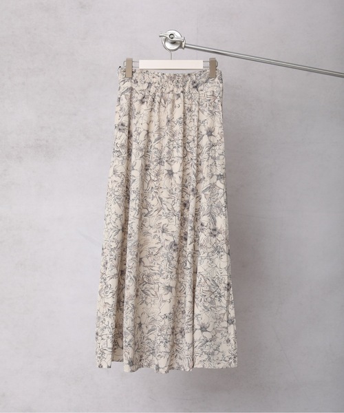 ap retro(アプレトロ)の「アソートプリントフレアロングスカート【ZOZO限定アイテム】(スカート・レディース・ブラック/ベージュ/オフホワイト/ホワイト系その他/ブラック系その他/ブラック系その他2/ホワイト系その他2・FREE)」の11枚目の写真