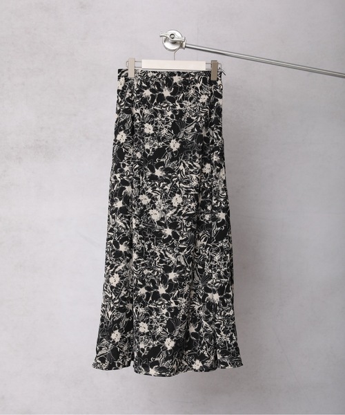 ap retro(アプレトロ)の「アソートプリントフレアロングスカート【ZOZO限定アイテム】(スカート・レディース・ブラック/ベージュ/オフホワイト/ホワイト系その他/ブラック系その他/ブラック系その他2/ホワイト系その他2・FREE)」の14枚目の写真