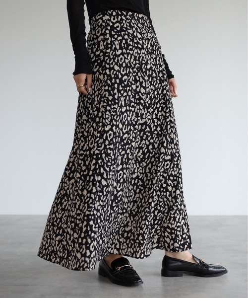 ap retro(アプレトロ)の「アソートプリントフレアロングスカート【ZOZO限定アイテム】(スカート・レディース・ブラック/ベージュ/オフホワイト/ホワイト系その他/ブラック系その他/ブラック系その他2/ホワイト系その他2・FREE)」の16枚目の写真