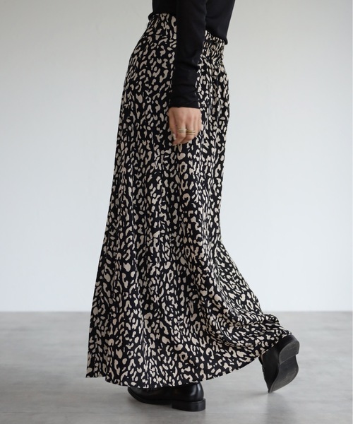 ap retro(アプレトロ)の「アソートプリントフレアロングスカート【ZOZO限定アイテム】(スカート・レディース・ブラック/ベージュ/オフホワイト/ホワイト系その他/ブラック系その他/ブラック系その他2/ホワイト系その他2・FREE)」の17枚目の写真