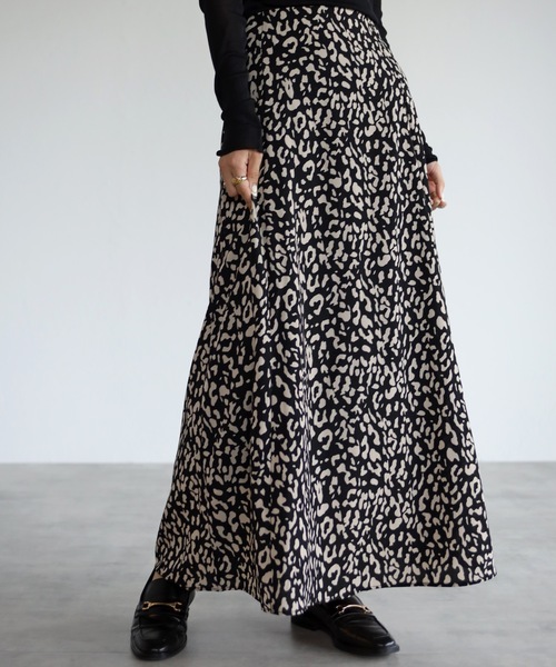 ap retro(アプレトロ)の「アソートプリントフレアロングスカート【ZOZO限定アイテム】(スカート・レディース・ブラック/ベージュ/オフホワイト/ホワイト系その他/ブラック系その他/ブラック系その他2/ホワイト系その他2・FREE)」の18枚目の写真