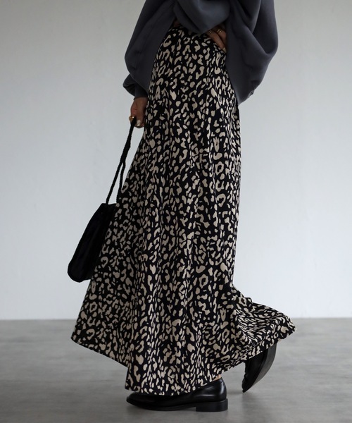 ap retro(アプレトロ)の「アソートプリントフレアロングスカート【ZOZO限定アイテム】(スカート・レディース・ブラック/ベージュ/オフホワイト/ホワイト系その他/ブラック系その他/ブラック系その他2/ホワイト系その他2・FREE)」の21枚目の写真