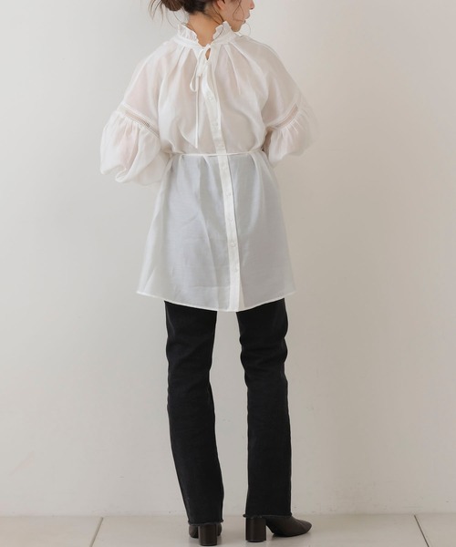 Chico（チコ）の「スタンドフリルレース切替チュニック（シャツ/ブラウス・レディース・ブラック/アイボリー/ライトベージュ・FREE）」の10枚目の写真