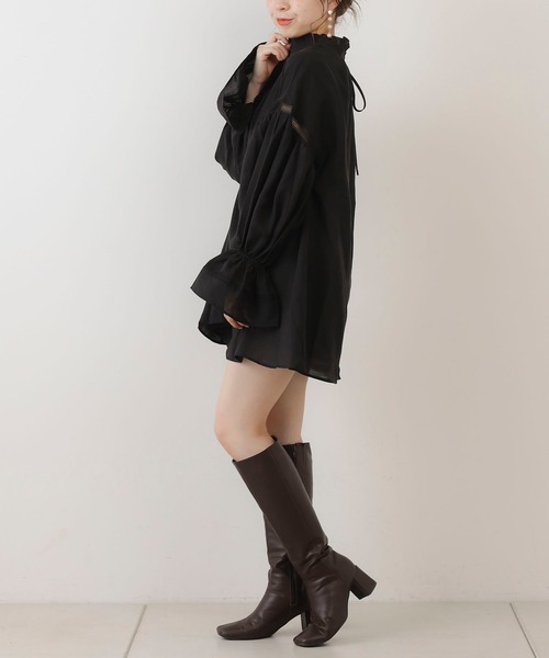 Chico（チコ）の「スタンドフリルレース切替チュニック（シャツ/ブラウス・レディース・ブラック/アイボリー/ライトベージュ・FREE）」の21枚目の写真