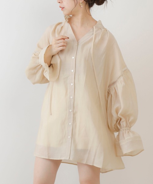 Chico（チコ）の「スタンドフリルレース切替チュニック（シャツ/ブラウス・レディース・ブラック/アイボリー/ライトベージュ・FREE）」の17枚目の写真