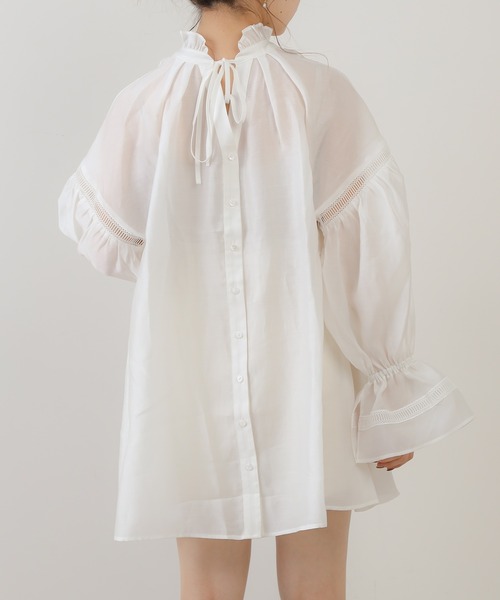 Chico（チコ）の「スタンドフリルレース切替チュニック（シャツ/ブラウス・レディース・ブラック/アイボリー/ライトベージュ・FREE）」の14枚目の写真