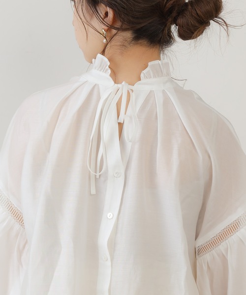 Chico（チコ）の「スタンドフリルレース切替チュニック（シャツ/ブラウス・レディース・ブラック/アイボリー/ライトベージュ・FREE）」の22枚目の写真