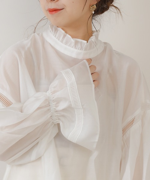 Chico（チコ）の「スタンドフリルレース切替チュニック（シャツ/ブラウス・レディース・ブラック/アイボリー/ライトベージュ・FREE）」の18枚目の写真