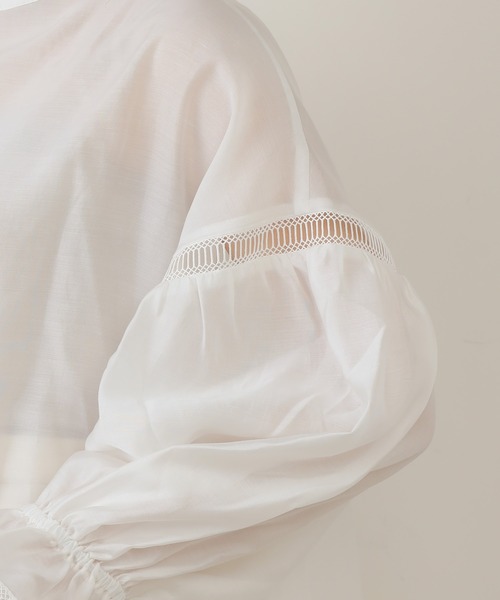 Chico（チコ）の「スタンドフリルレース切替チュニック（シャツ/ブラウス・レディース・ブラック/アイボリー/ライトベージュ・FREE）」の9枚目の写真