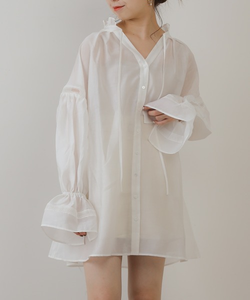 Chico（チコ）の「スタンドフリルレース切替チュニック（シャツ/ブラウス・レディース・ブラック/アイボリー/ライトベージュ・FREE）」の12枚目の写真