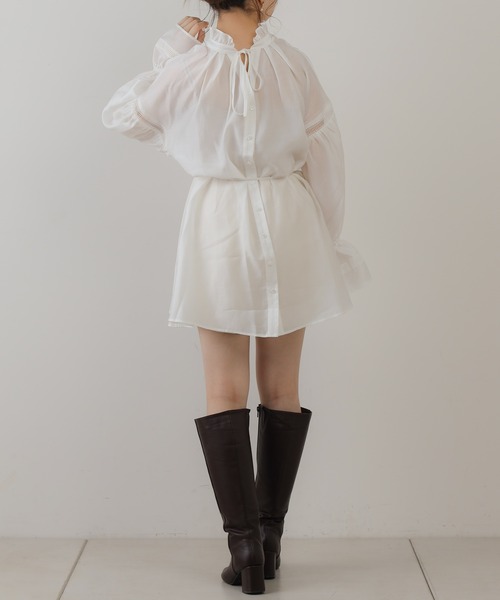 Chico（チコ）の「スタンドフリルレース切替チュニック（シャツ/ブラウス・レディース・ブラック/アイボリー/ライトベージュ・FREE）」の19枚目の写真