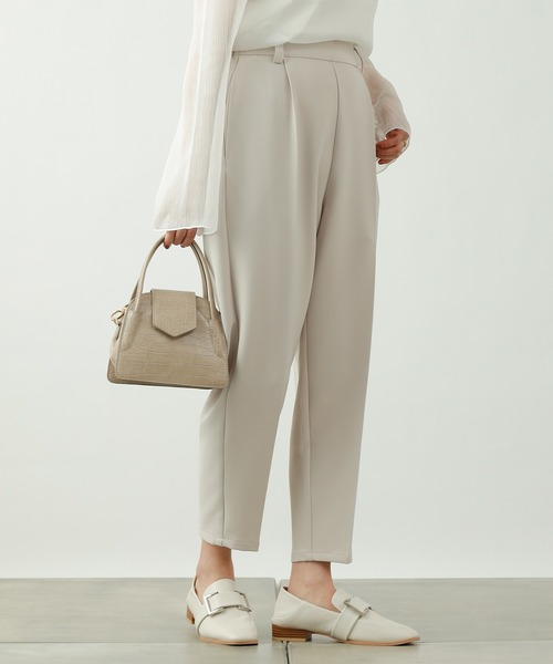 COLONY 2139（コロニートゥーワンスリーナイン）の「ダブルクロスセンタープレステーパードパンツ(セットアップ可)（スラックス・レディース・ブラック/ベージュ/イエロー・SMALL/MEDIUM/LARGE）」の9枚目の写真