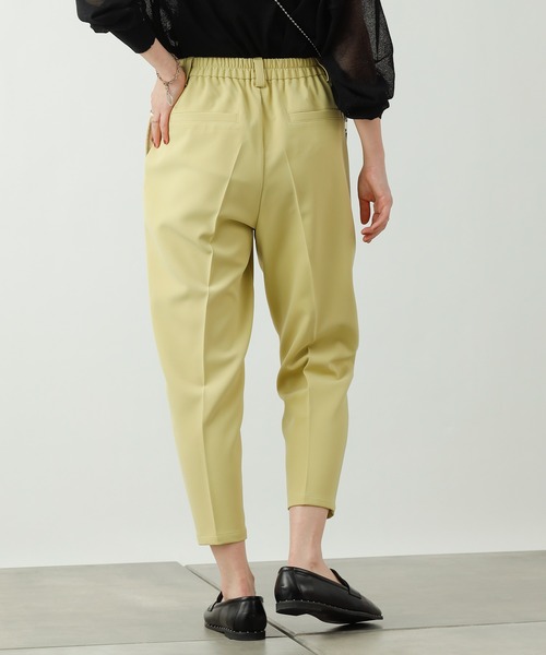 COLONY 2139（コロニートゥーワンスリーナイン）の「ダブルクロスセンタープレステーパードパンツ(セットアップ可)（スラックス・レディース・ブラック/ベージュ/イエロー・SMALL/MEDIUM/LARGE）」の15枚目の写真