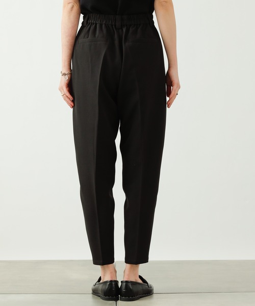 COLONY 2139（コロニートゥーワンスリーナイン）の「ダブルクロスセンタープレステーパードパンツ(セットアップ可)（スラックス・レディース・ブラック/ベージュ/イエロー・SMALL/MEDIUM/LARGE）」の7枚目の写真